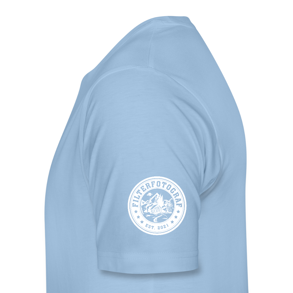 FILTERFOTOGRAF® Männer Premium T-Shirt – Front- & Ärmeldruck, nachhaltig & fair produziert - Sky