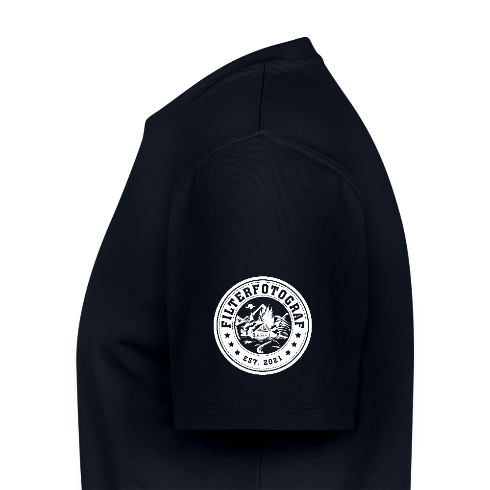 FILTERFOTOGRAF® Männer Premium T-Shirt – Front- & Ärmeldruck, nachhaltig & fair produziert - Navy