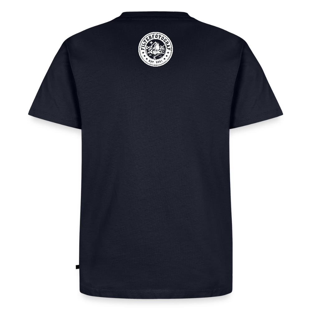 FILTERFOTOGRAF® Männer Premium T-Shirt – Front- & Rückendruck, nachhaltig & fair produziert - Navy