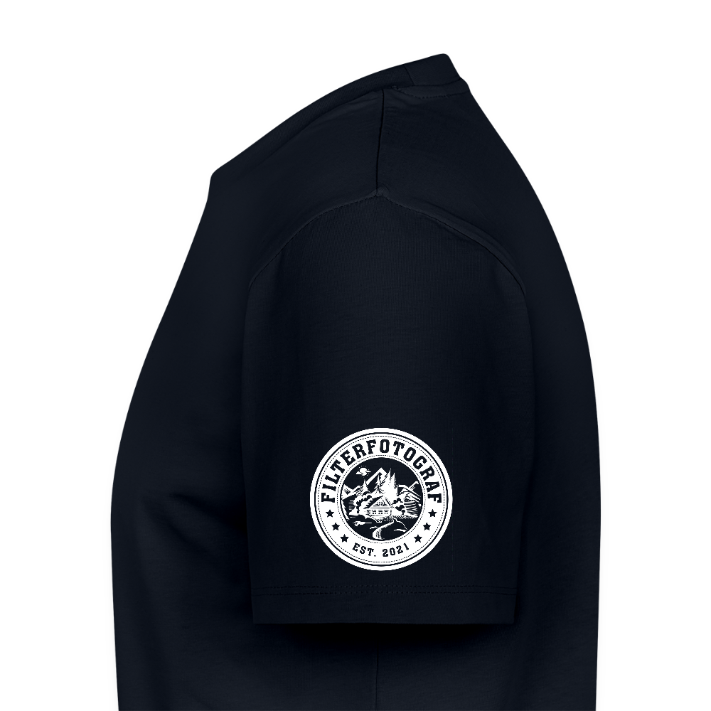 FILTERFOTOGRAF® Männer Premium T-Shirt – Front- & Ärmeldruck, nachhaltig & fair produziert - Navy