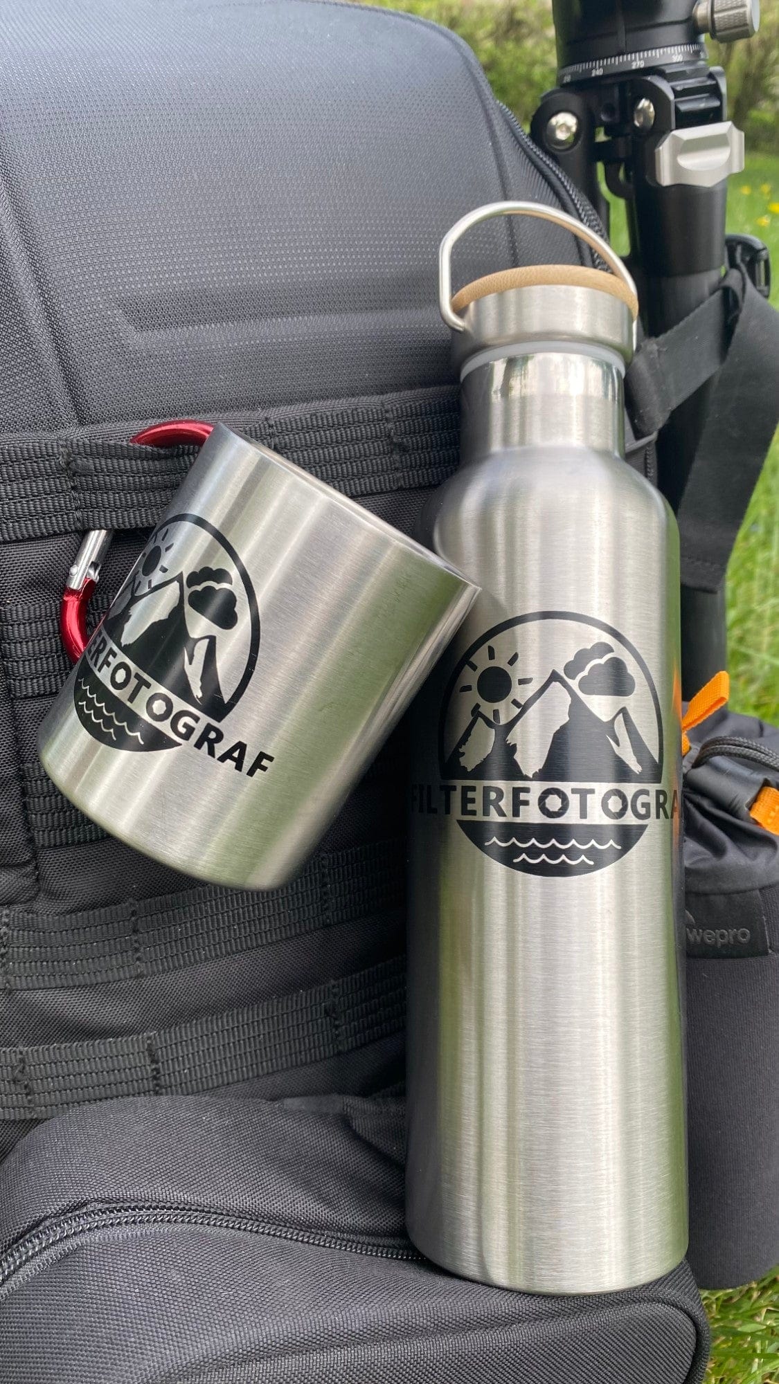 Filterfotograf - Premium Edelstahl Trinkflasche & Karabiner Edelstahltasse im Set