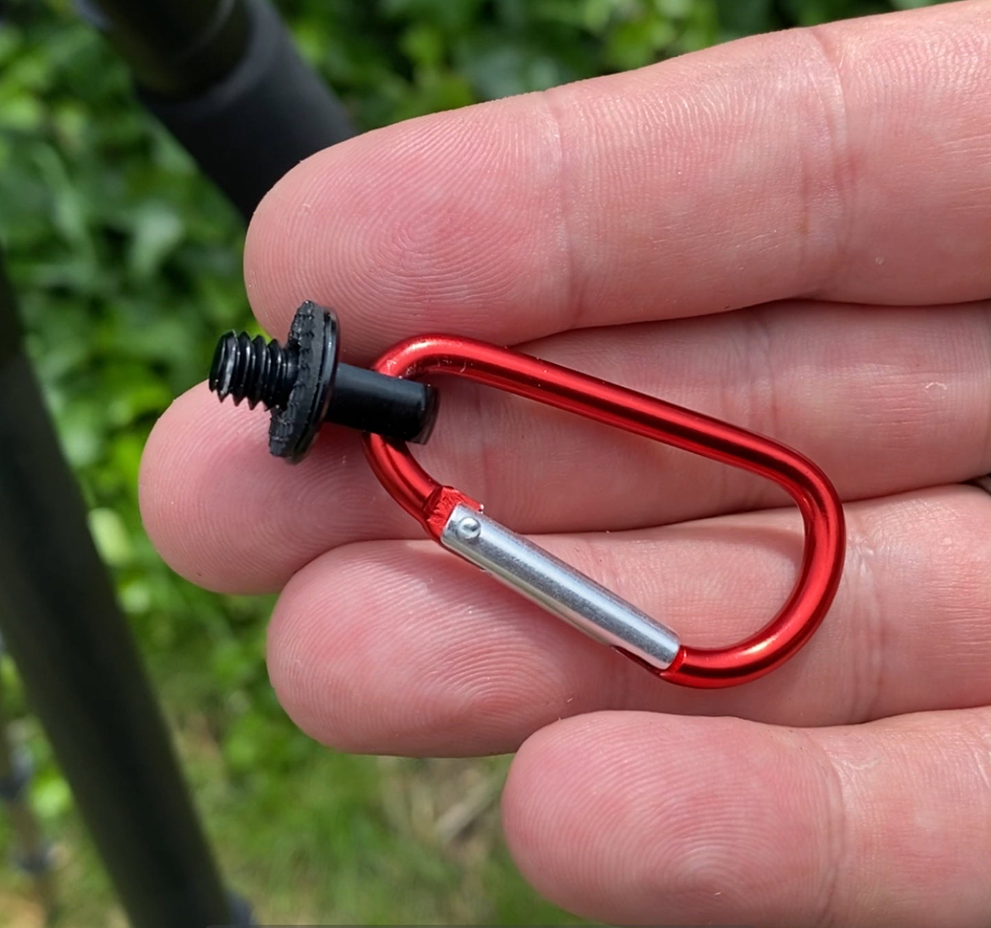 Stativschraube 1/4 Zoll mit Karabiner – Befestigung für Filtertaschen