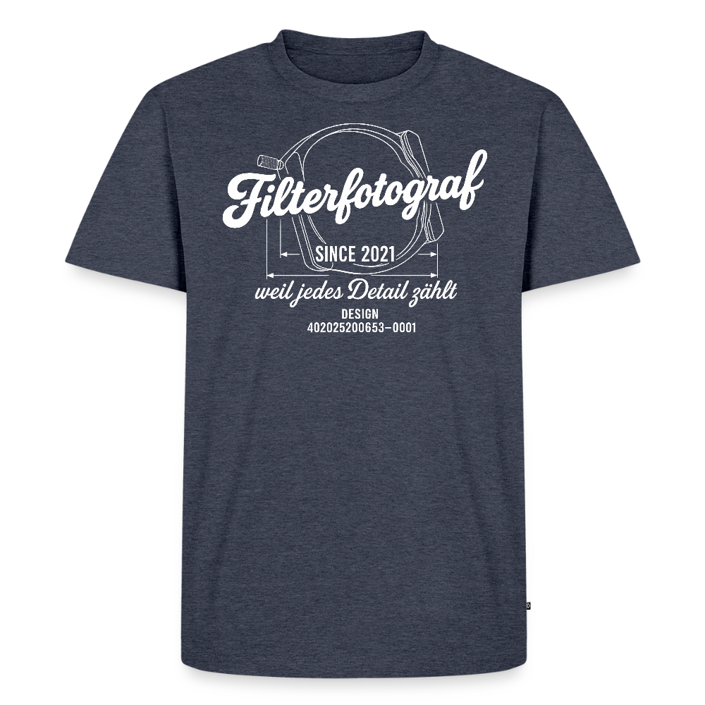 FILTERFOTOGRAF® Männer Premium T-Shirt – Front- & Ärmel­druck, nachhaltig & fair produziert - Jeansblau 
