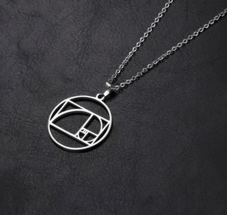 Fibonacci Schnecke / Goldener Schnitt – Anhänger mit Kette & Geschenkverpackung