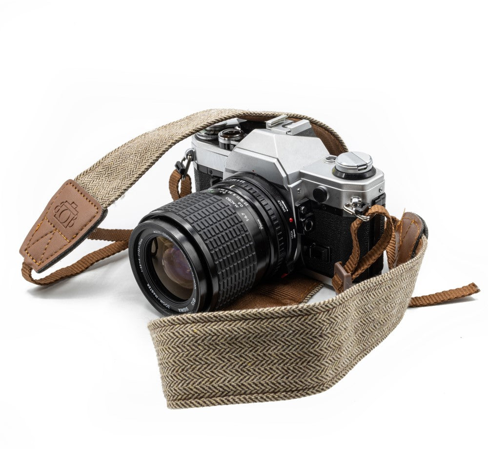 Retro camera strap for modern DSLR / DSLM cameras in timeless elegance