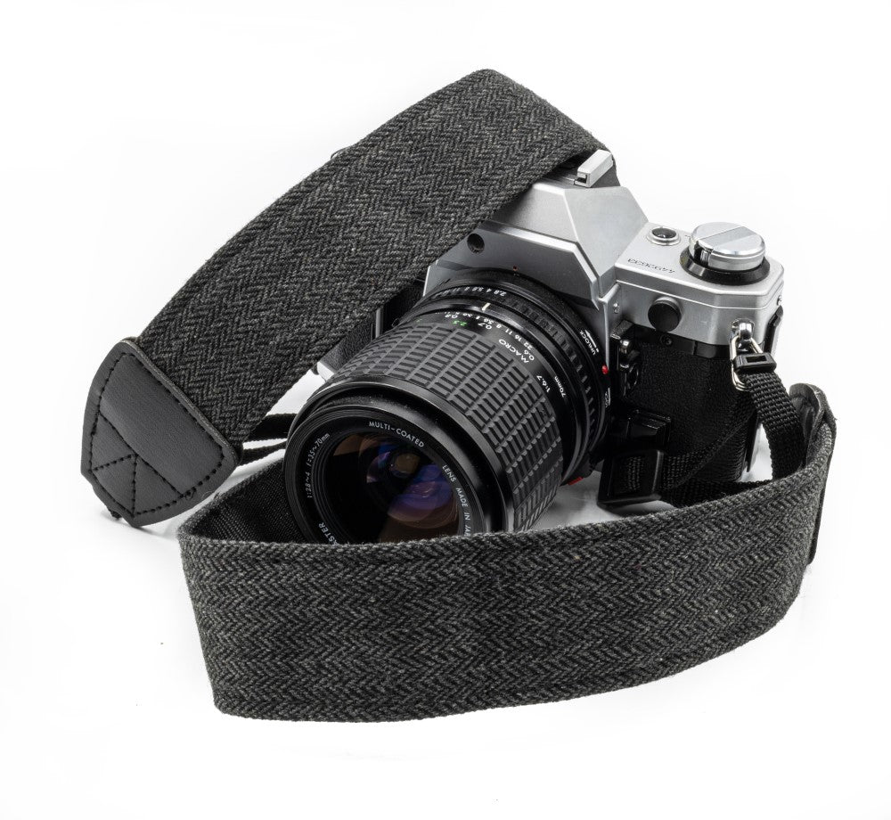 Retro camera strap for modern DSLR / DSLM cameras in timeless elegance