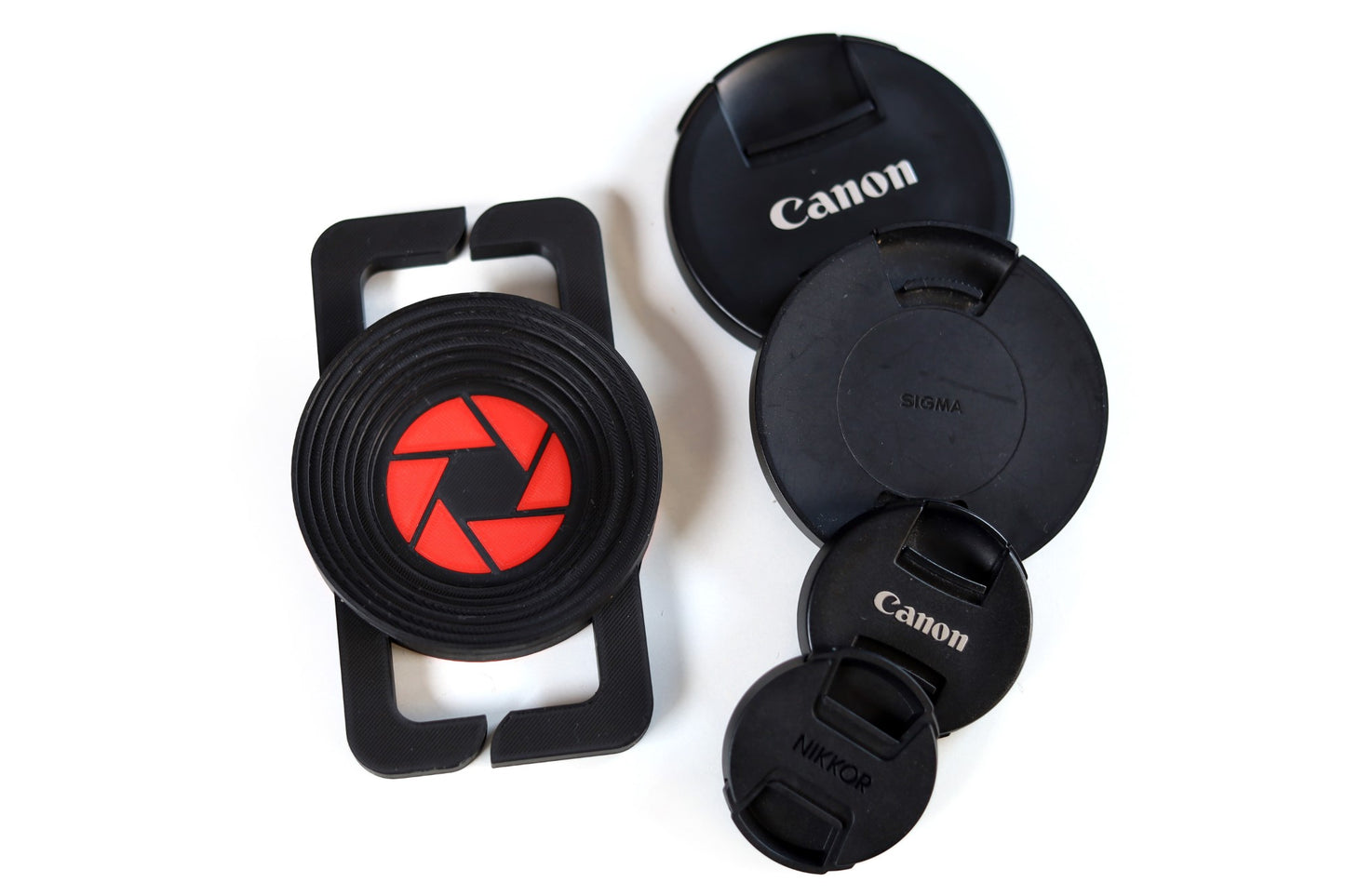 Lens Cap Holder - Objektivdeckelhalter für 8 Filtergrößen von 50-82mm Filterdurchmesser inklusive XXL Filtertuch