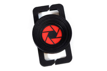 Lade das Bild in den Galerie-Viewer, Lens Cap Holder - Objektivdeckelhalter für 8 Filtergrößen von 50-82mm Filterdurchmesser inklusive XXL Filtertuch
