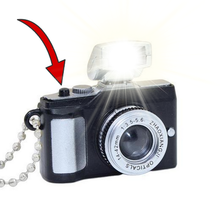 Lade das Bild in den Galerie-Viewer, Mini Kamera LED Schlüsselanhänger - Fotoapperat
