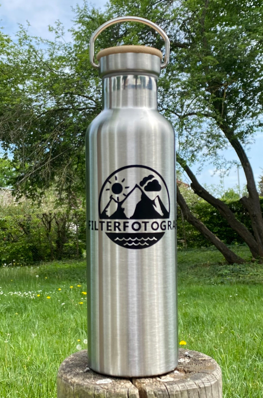 Filterfotograf - Premium Edelstahl Trinkflasche isoliert - 750ml - Spülmaschinenfest für Sport & Freizeit - BPA Frei