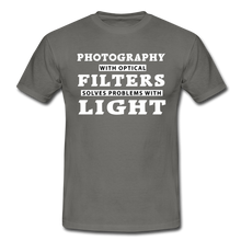Lade das Bild in den Galerie-Viewer, Fotografen Shirt - Fotografieren mit Filter - Graphit
